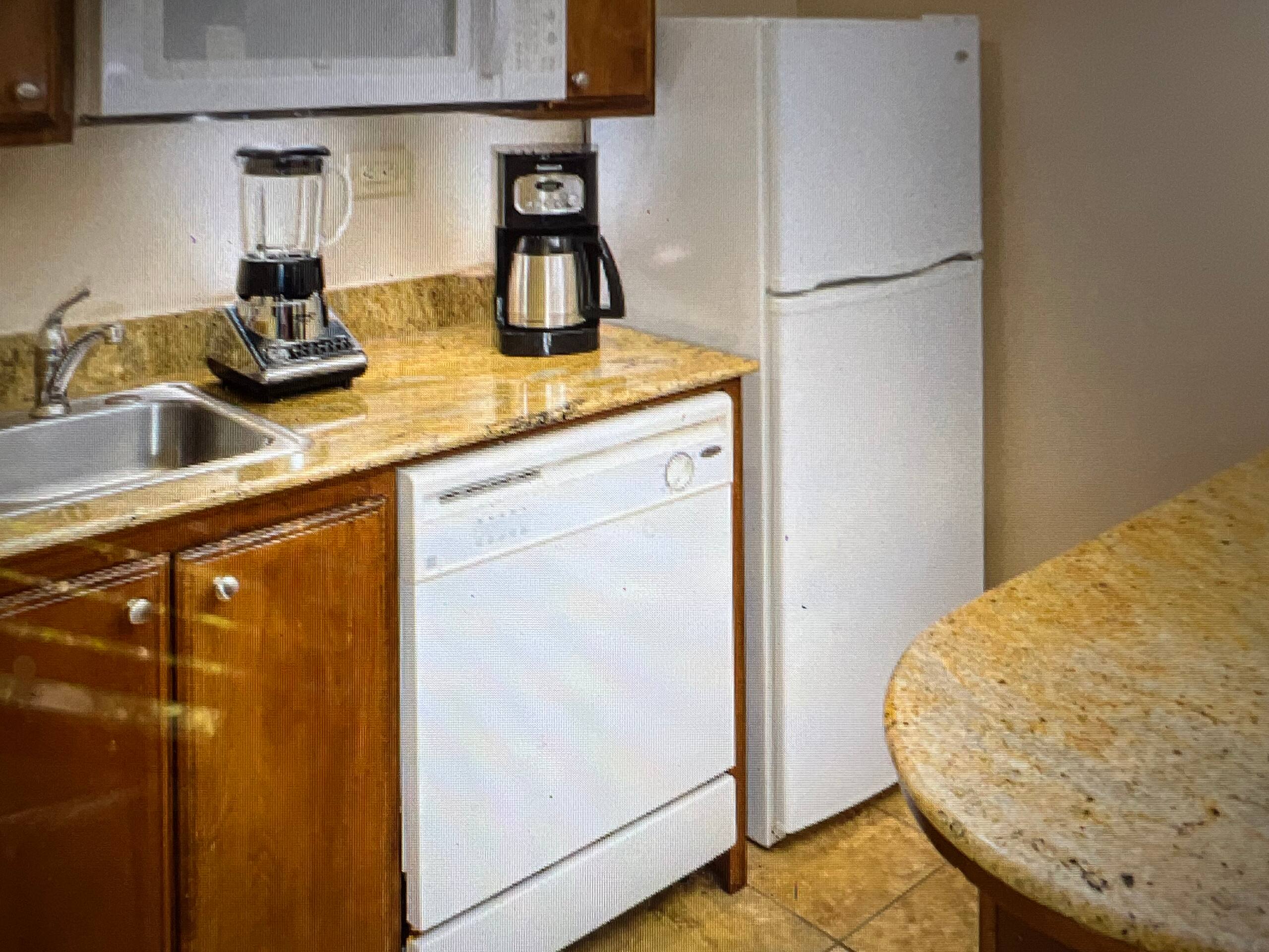 Hotel in Lahaina · ★4.86 · 1 bedroom · 2 beds · 1 shared bath - Image 8