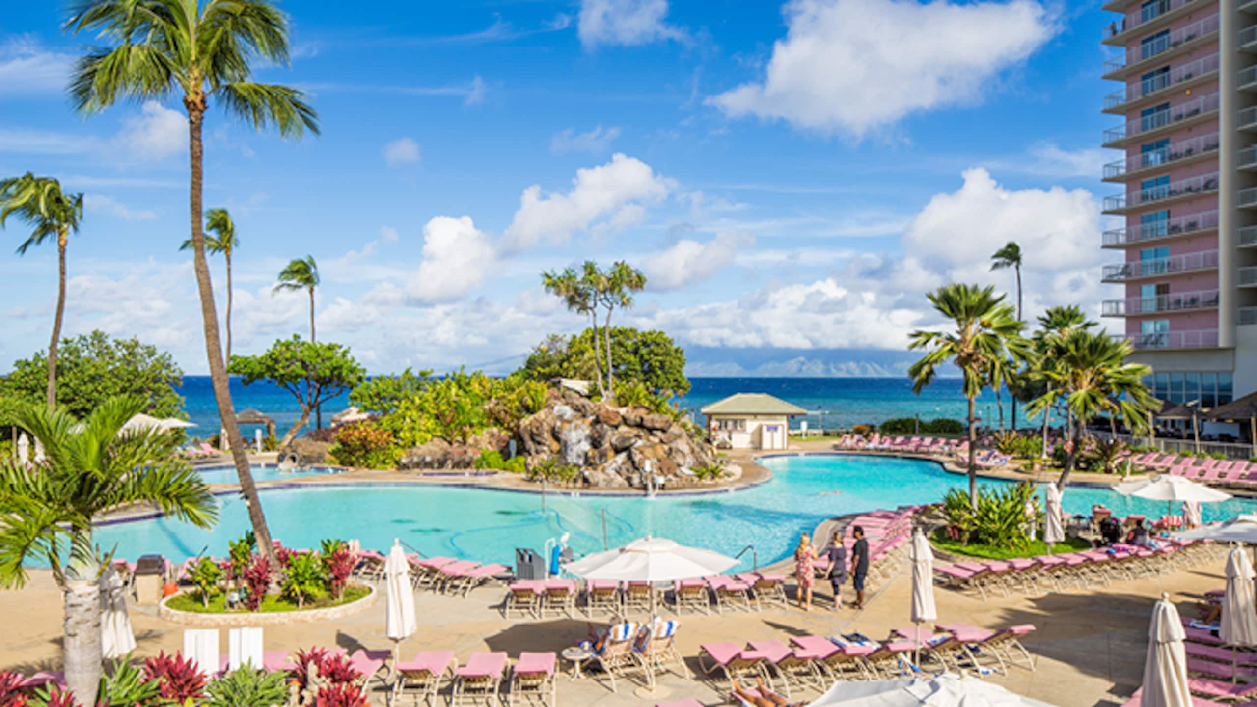 Hotel in Lahaina · ★4.86 · 1 bedroom · 2 beds · 1 shared bath - Image 3