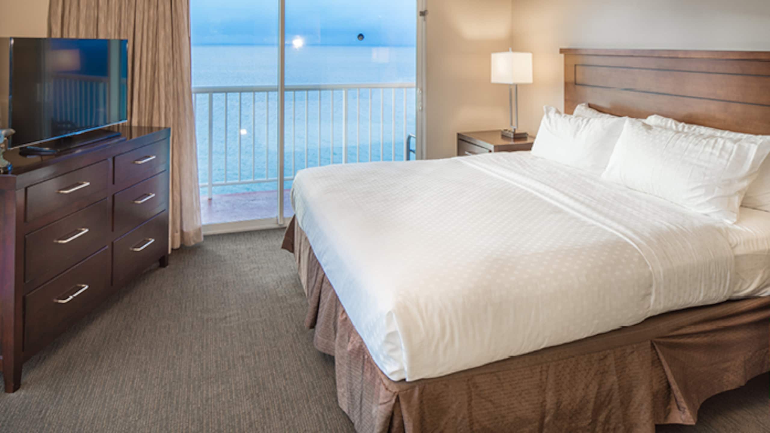 Hotel in Lahaina · ★4.86 · 1 bedroom · 2 beds · 1 shared bath - Image 6