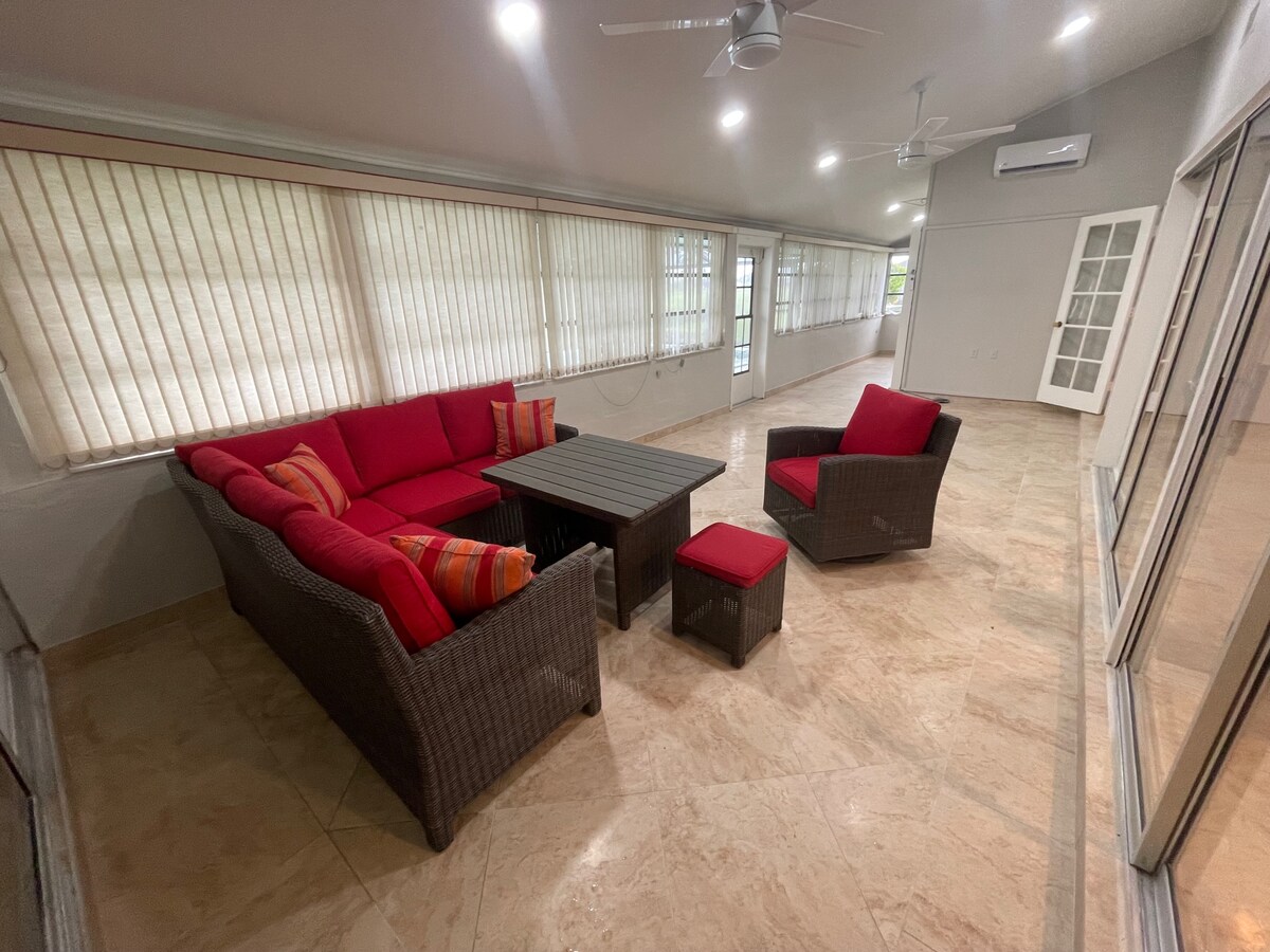 Popular Airbnb listing: Fairways and Beaches with a Heated Pool in Rotonda