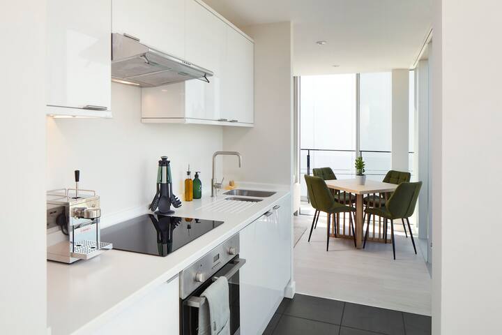 New 2 Bed with Fantastic Views gallery image 4