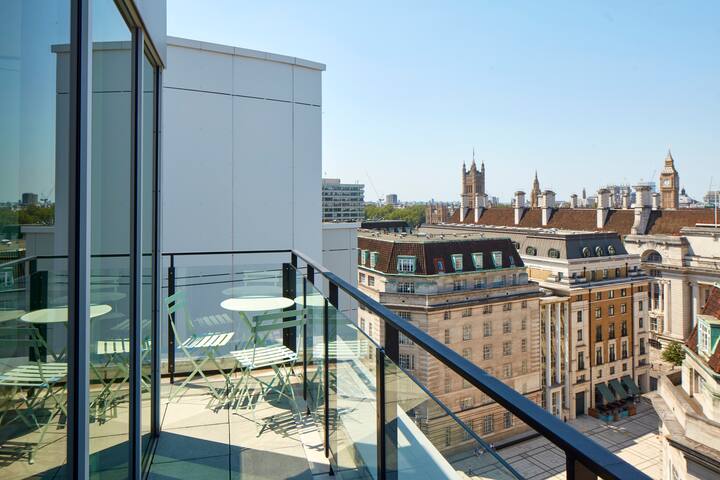 New 2 Bed with Fantastic Views gallery image 2