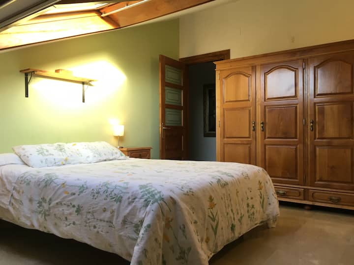 Საძინებელი 150 სმ. საწოლით