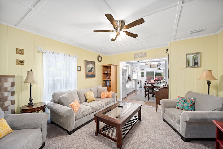 Enjoy Summer In Downtown Cda, 4 Bed, 2 Bath! - Coeur d'Alene, ID