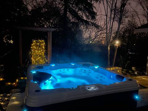 5BR Ranch Home with Hot Tub in Quiet Neighborhood