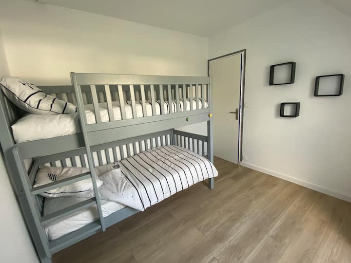 Chambre ''Le Bois de Jean-Paul'' : 2 lits superposés de 90cm
