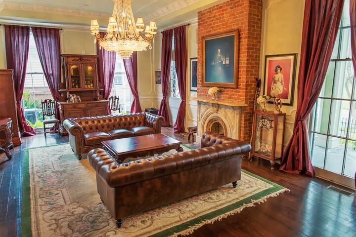 Decadent Maison | Private Heated Pool gallery image 4