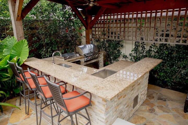 Decadent Maison | Private Heated Pool gallery image 3