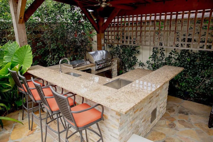 Decadent Maison | Private Heated Pool - Houses for Rent in New