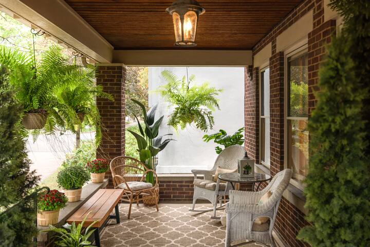 The Lola | Walk To Campus, Gym, Massage Chair gallery image 4