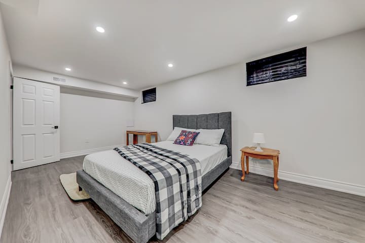 Spálňa 5
menšia manželská posteľ