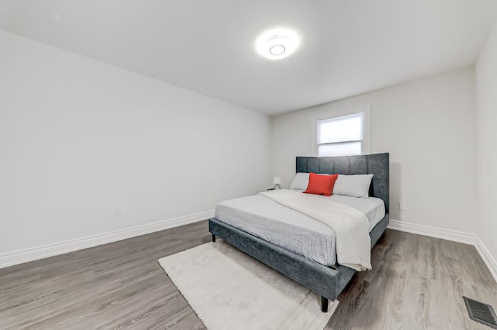 Spálňa 1
manželská posteľ