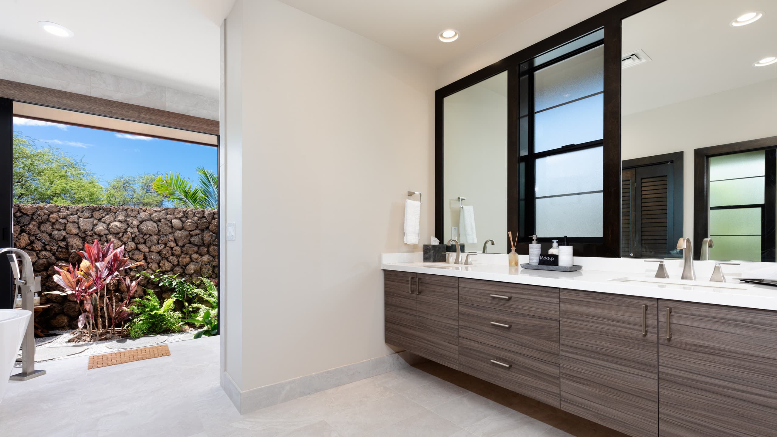 Home in Waimea · ★5.0 · 4 bedrooms · 4 beds · 1 bath - Image 12