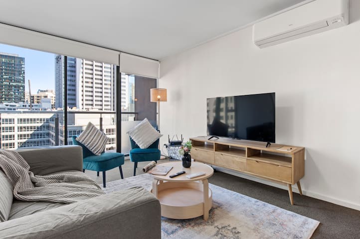 CBD Charming 3BR with Balcony and Parking Spots