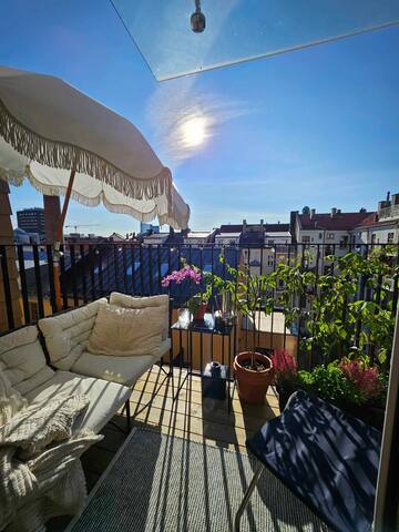 New apartment, 3 bedrooms, elevator sunny balcony