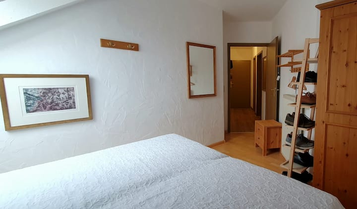 Las vistas desde la cama en el dormitorio hasta el pasillo (saludo original "Freud-en")