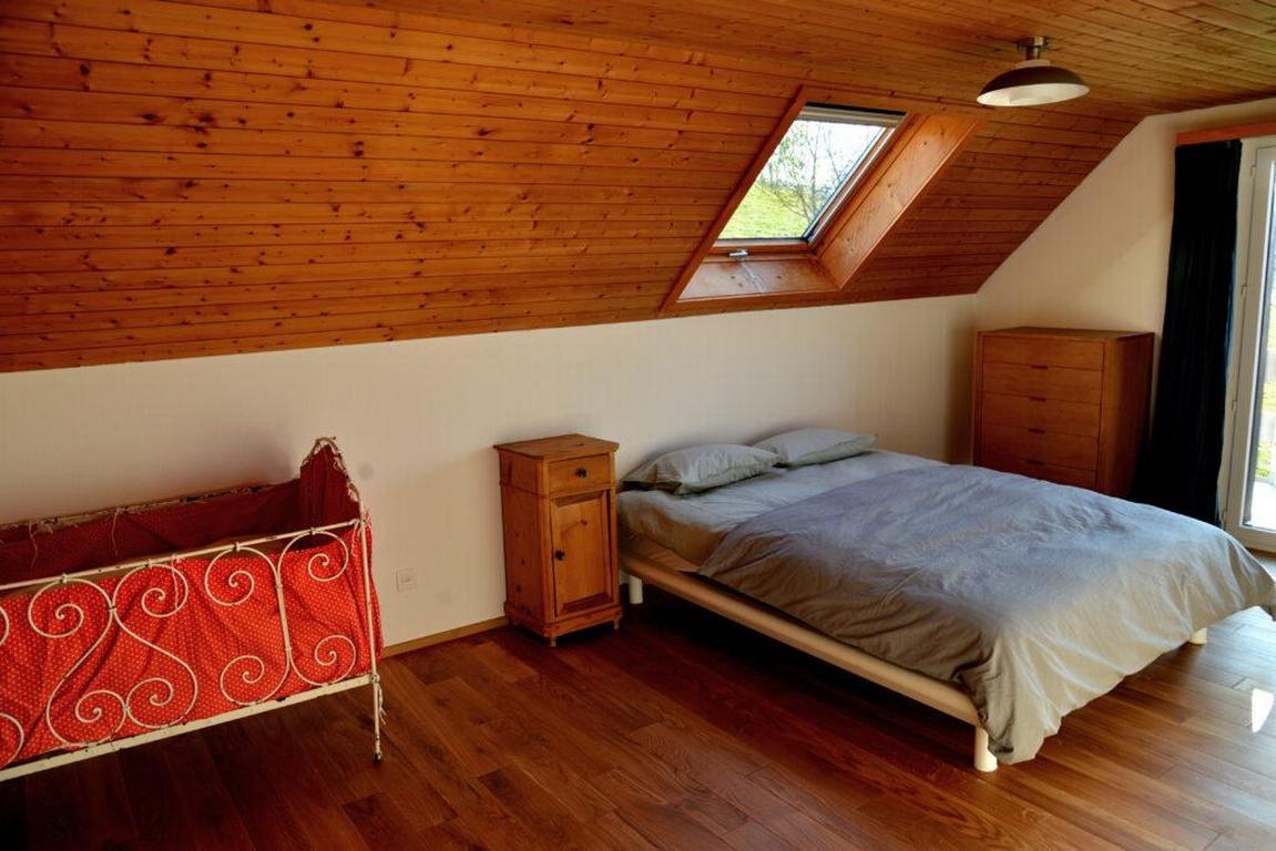 Habitación con balcón al oeste con ático y cuna (úsala bajo tu propia responsabilidad)