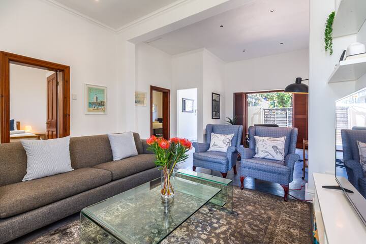 Stylish three bedrooms & pool in Sea Point gallery image 4