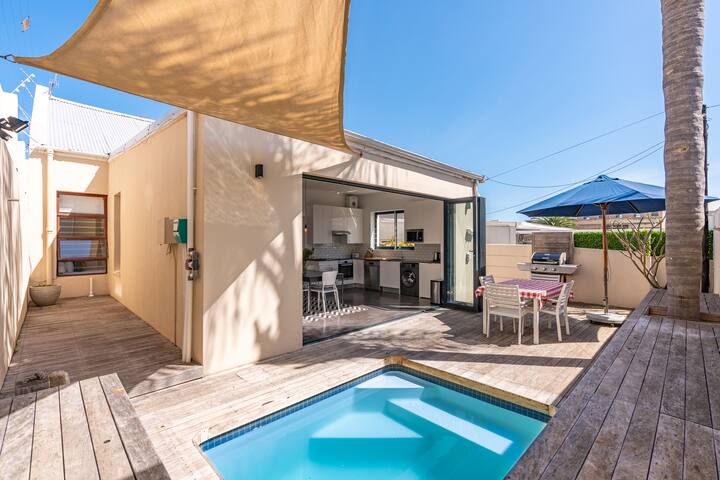 Stylish three bedrooms & pool in Sea Point gallery image 2