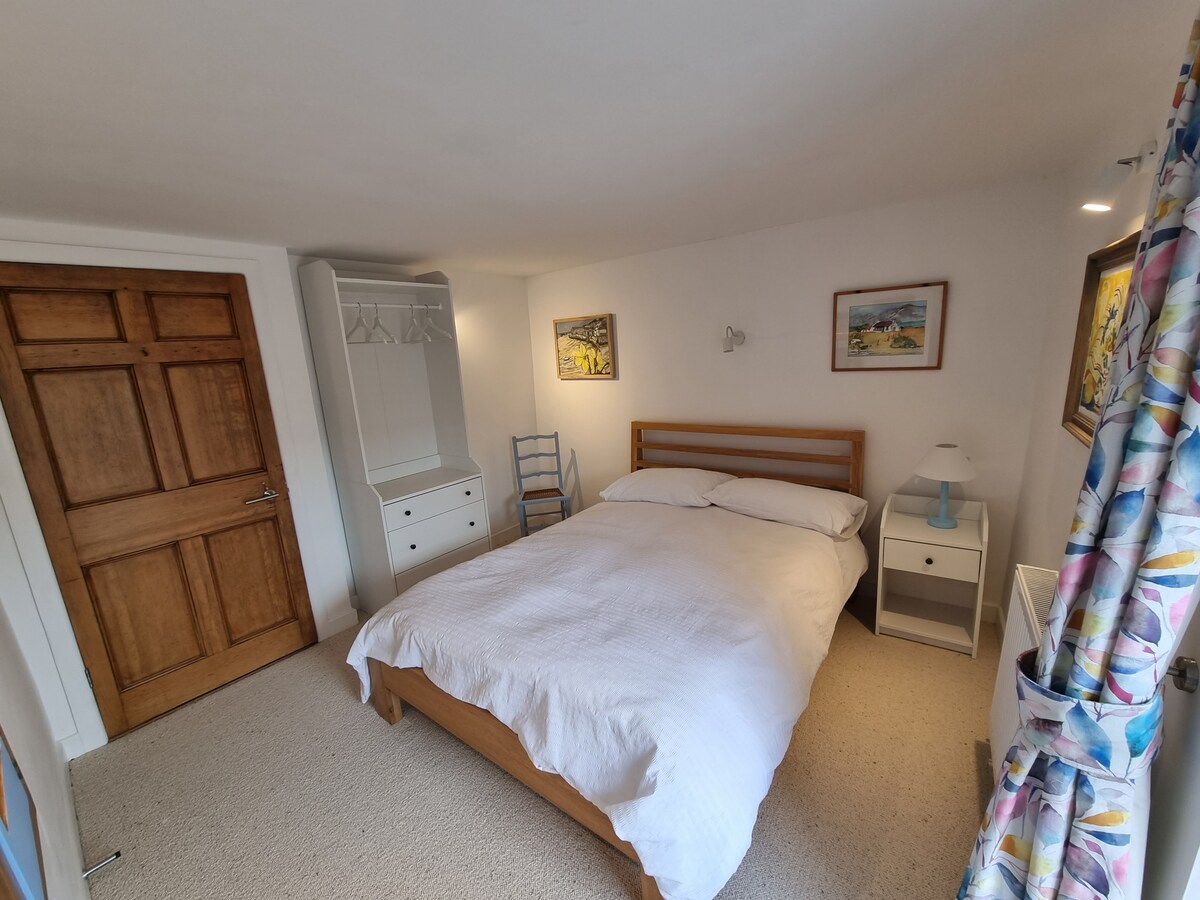 光线充足的双人卧室