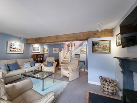 Happy Days at Hettie's Cottage