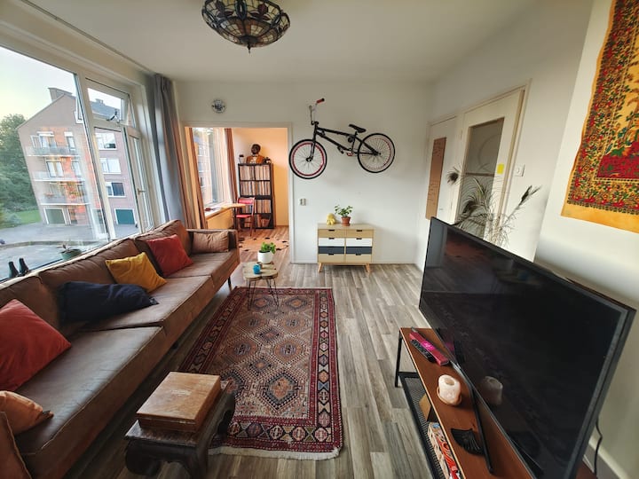 Eclectic style apartment near center/park
