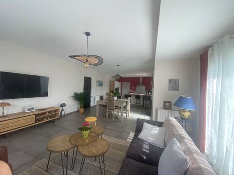 Top performing Airbnb: Between city center and beach in Saint Pol De Léon