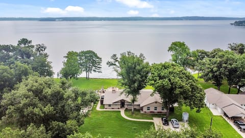 Legends Retreat - Luxury on Lake Palestine