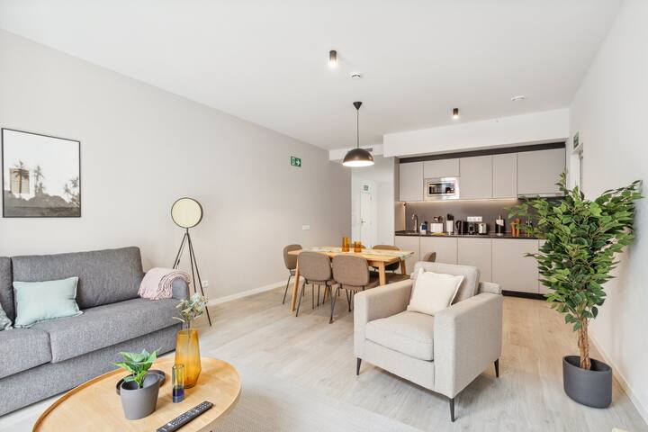 limehome Valencia Cadiz | 2-Bedroom Apt + Terrace gallery image 3