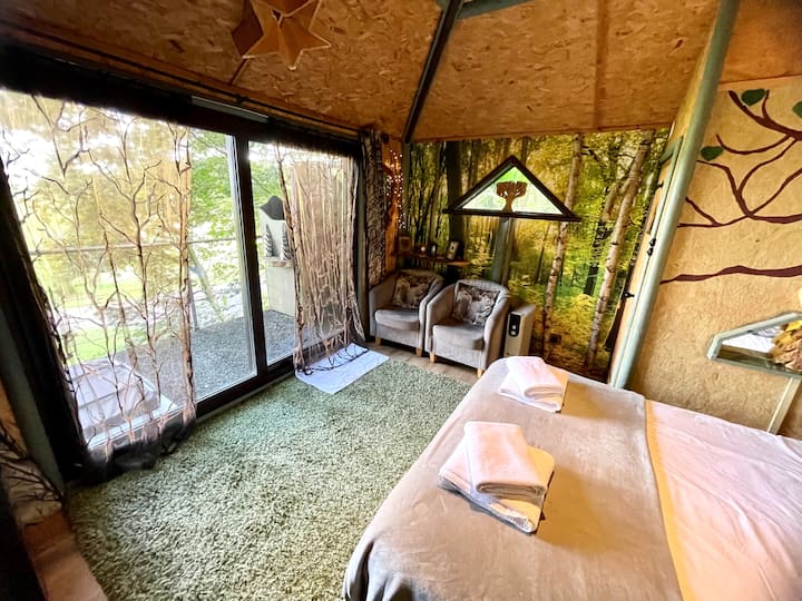 The Treetop Chess Valley Hideaway photo 2