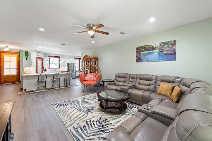 Navarre Family Home • Private Hot Tub • Sleeps 8 - Navarre, FL