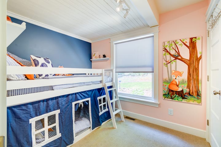 Vitanda viwili vya ghorofa. 