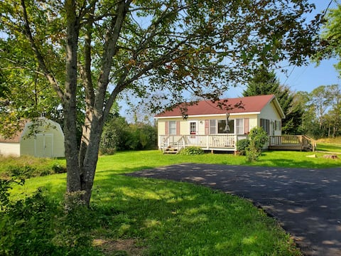 Serene & secluded
2 bedroom cottage
(non smoking)