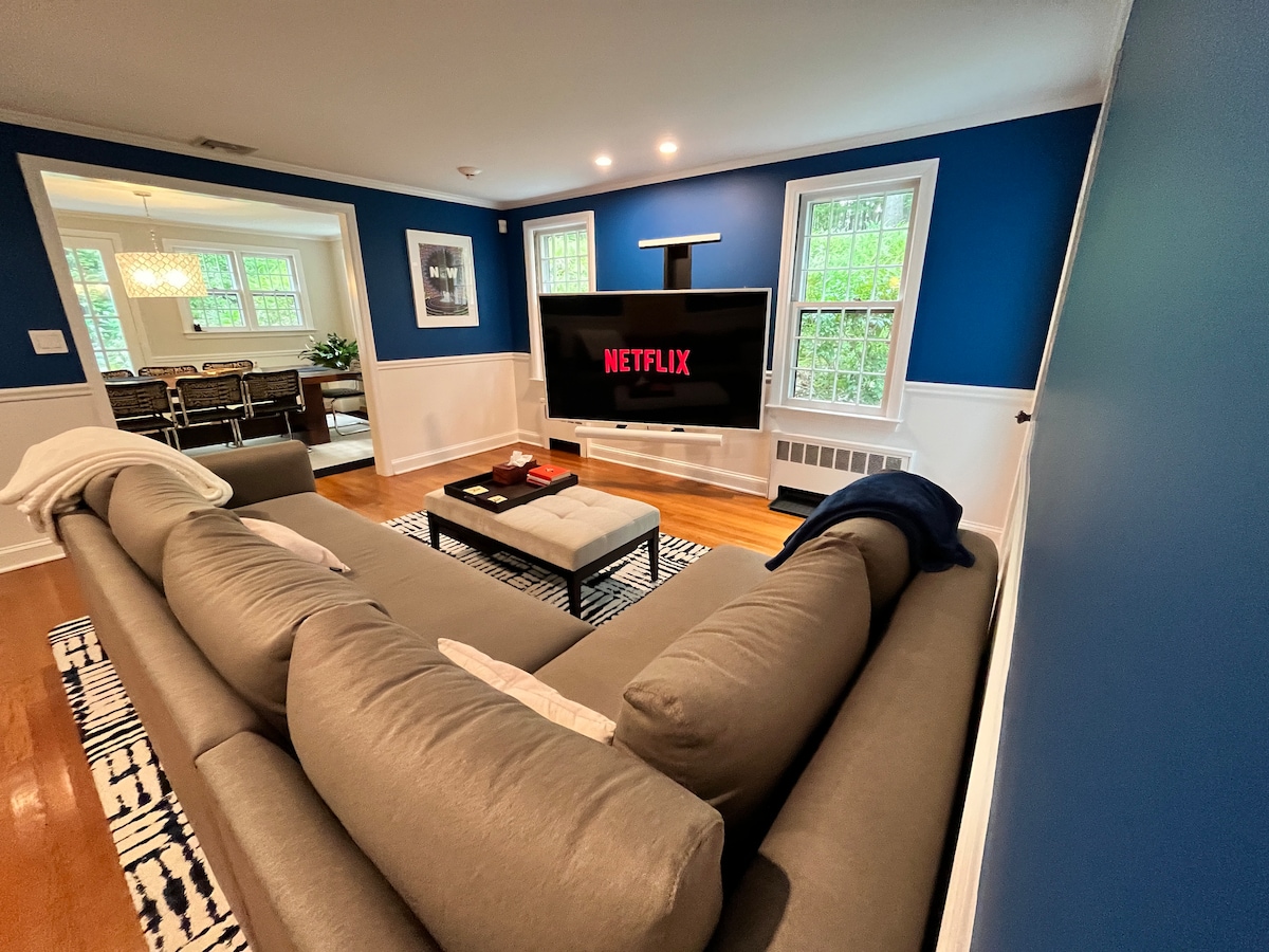 Popular Airbnb listing: Comfortable Mid-Century on Quiet Country Road in Westchester County