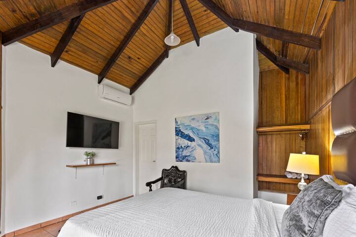 Hotel H4 managed Airbnb listing 2