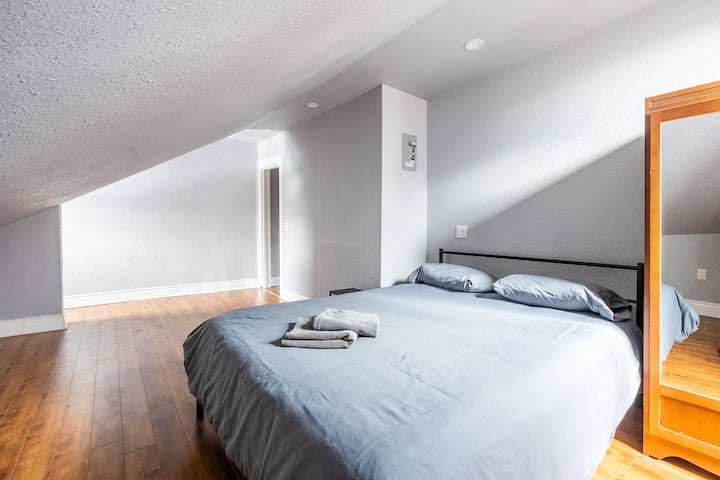 Dhomë gjumi në katin e 3-të