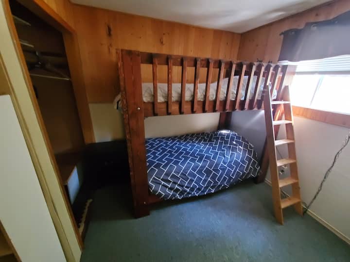 საძინებელი 1