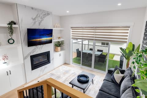 HotTub, Perfect for Families, 3 King Beds, Fenced