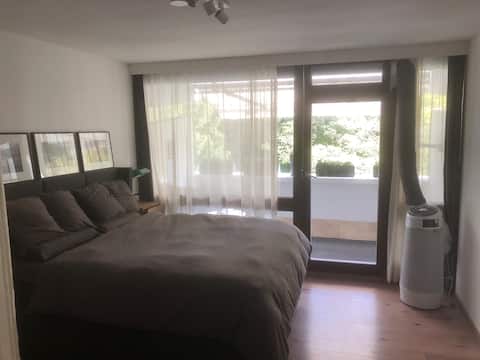 Leistungsstarkes Airbnb: Cozy 1-room apartment for 2 in Englschalking