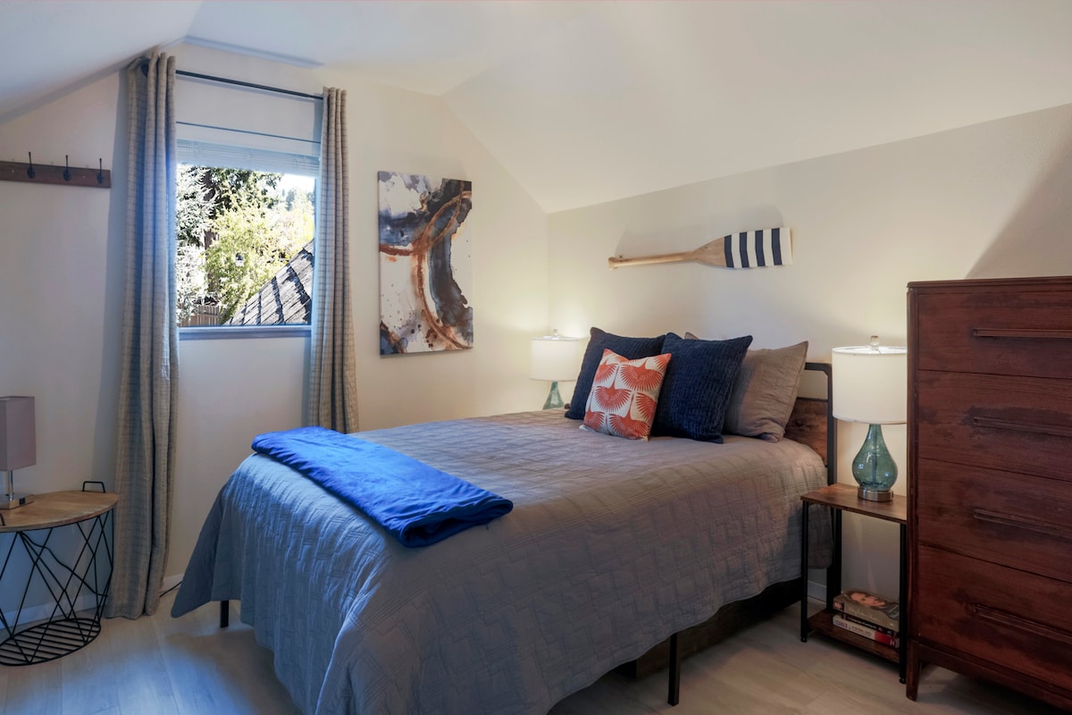 The White Crane bedroom provides a getaway space upstairs that is quiet and serene. The bedroom features a queen-sized bed for up to 2 adults.