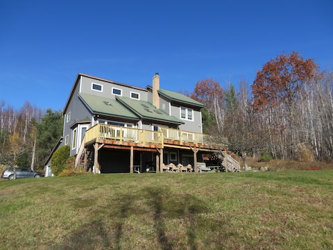 Franconia Retreat, Huge Views, EV charger, Hot tub