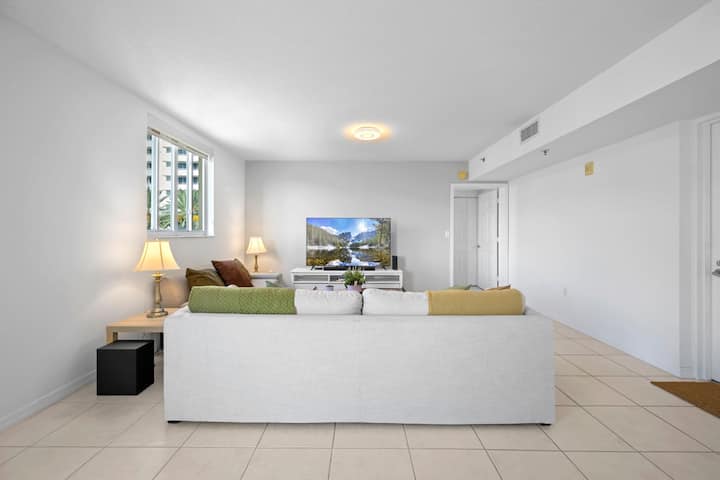 Beautiful Miami Surfside 2 Bed Apart Free Parking - Surfside, FL