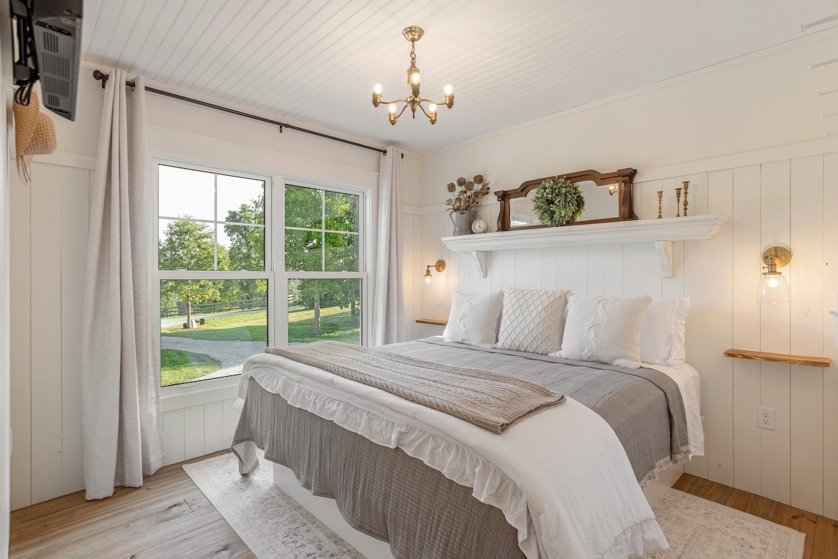 يوفر الكوخ راحة سرير كينج