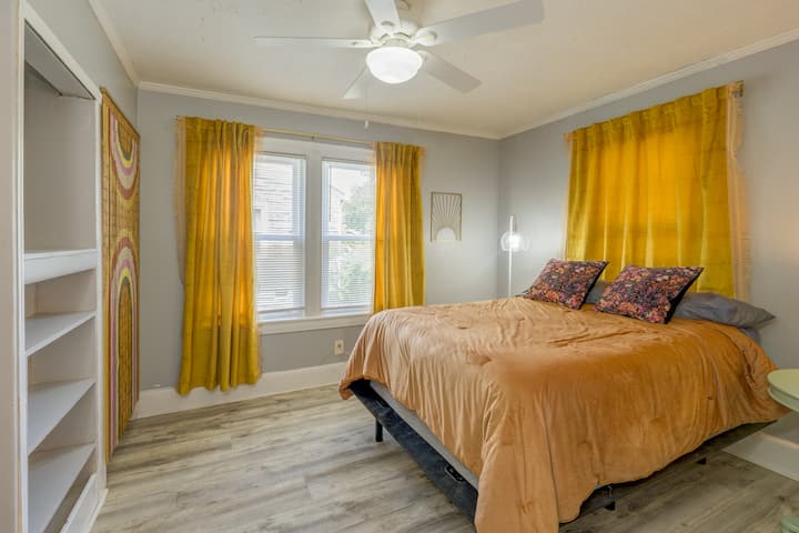 غرفة النوم رقم3 التي تحتوي على سرير كامل الحجم.