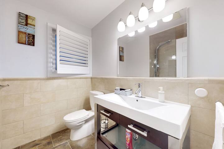 Family Retreat: Scarborough Gem gallery image 5