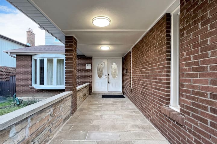 Family Retreat: Scarborough Gem