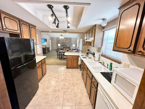 The Oil Patch 3 bedroom 2 bath great location!