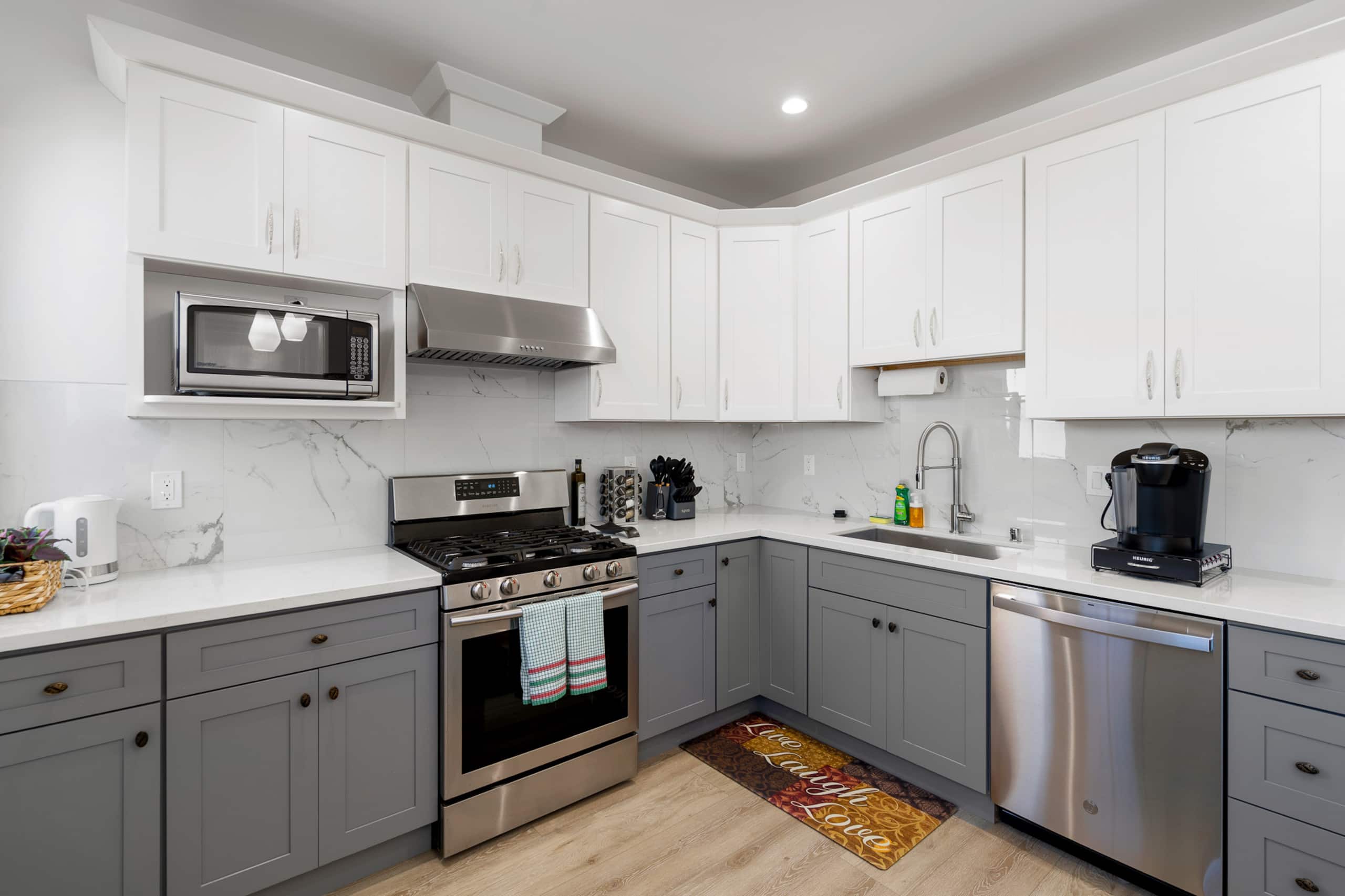 Home in San Francisco · ★4.77 · 2 bedrooms · 3 beds · 2 baths - Image 8