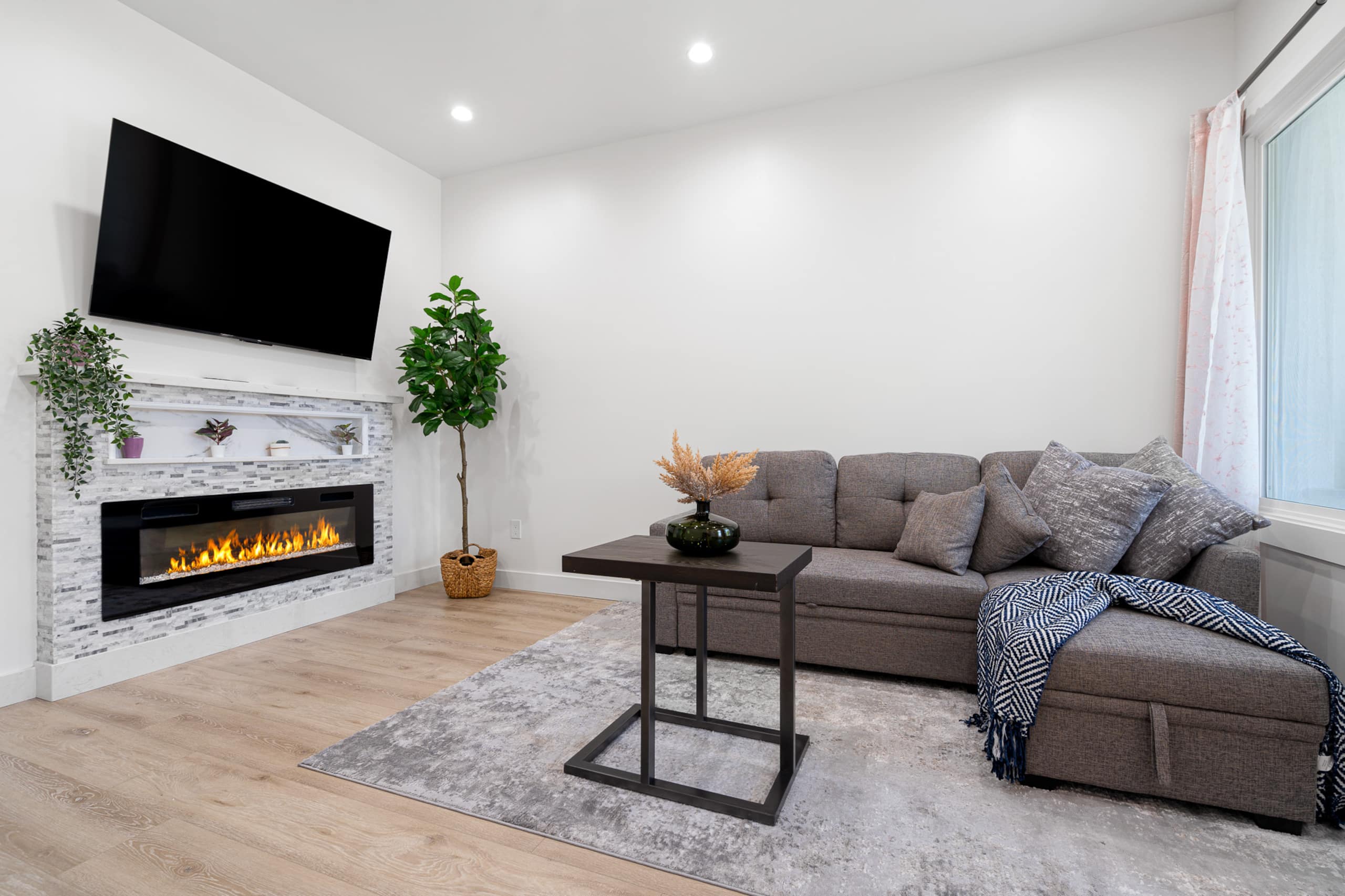 Home in San Francisco · ★4.77 · 2 bedrooms · 3 beds · 2 baths - Image 2