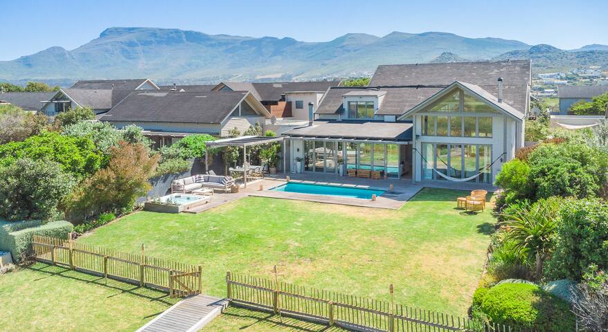 Waterlily – Solar-Powered 5-Bedroom Lakeside Haven gallery image 4